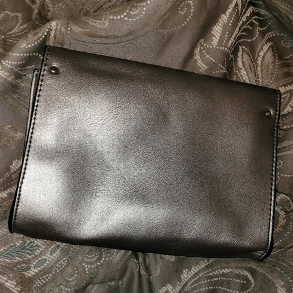 NEW Summer & Rose Silver Gray Clutch with Removable Shoulder Strap - Picture 4 of 4
